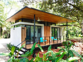 Casita Jungle Nest, 5 minutes drive to Playa Linda, 15 to Dominical, Wifi Starlink